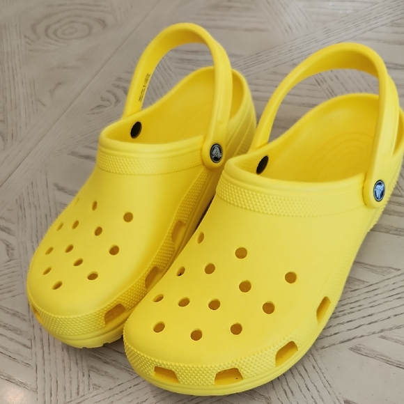 CROCS  Unisex Adult Classic Slip on Sandals Ultra Light Water - Friendly Clogs - Picture 1 of 4